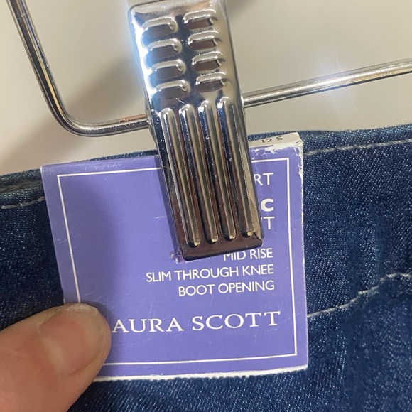 Laura Scott - Picture 7 of 7